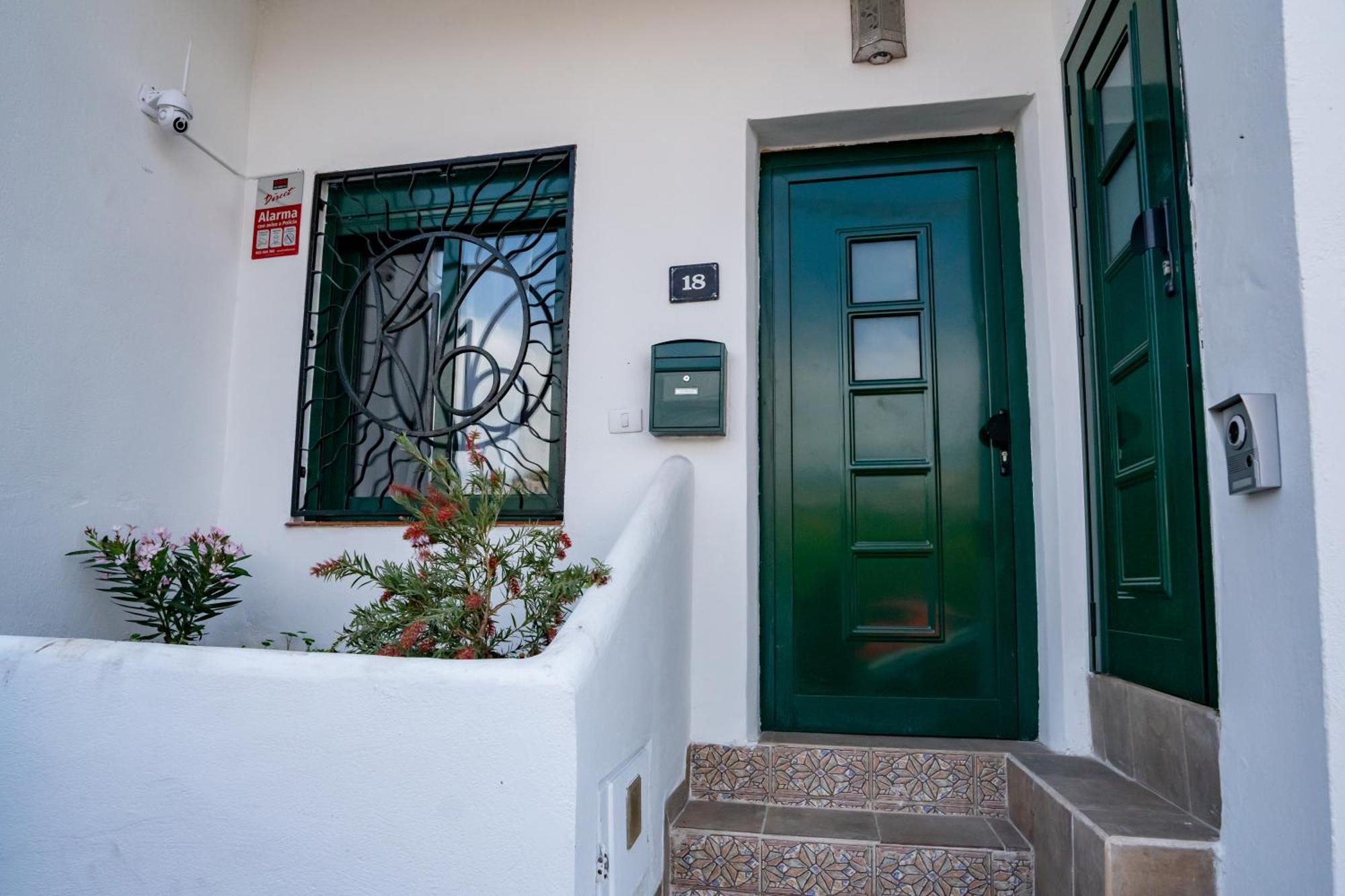 Casa Julio - Alcala Complete Coastal Retreat - Entire Apartment - 3 Min Walk From The Ocean - Shared Entrance With Host Ngoại thất bức ảnh