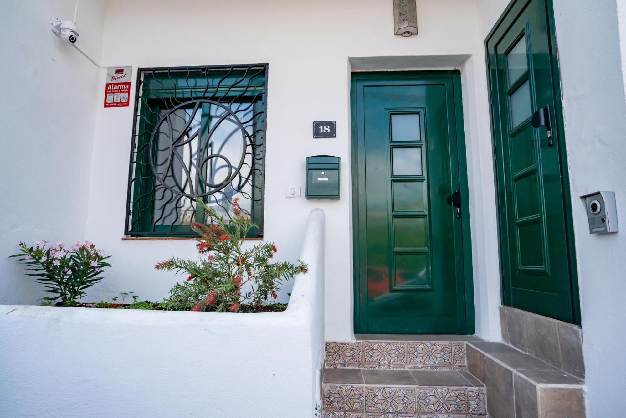 Casa Julio - Alcala Complete Coastal Retreat - Entire Apartment - 3 Min Walk From The Ocean - Shared Entrance With Host Ngoại thất bức ảnh
